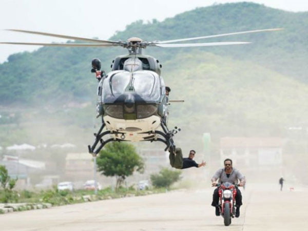 Akshay Kumar Enjoys Bike Stunt On The Streets Of Bangkok