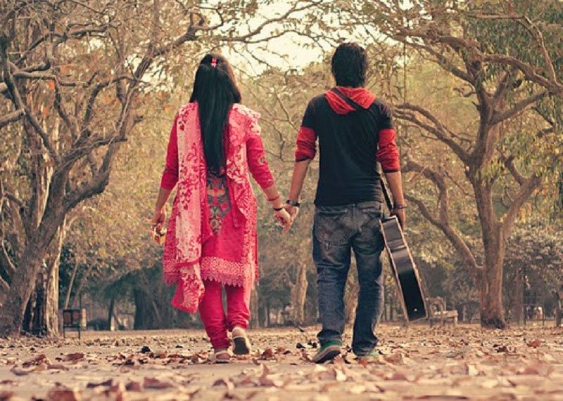 প্রথম দেখায় মেয়েদের যে বিষয়গুলো খোঁজে ছেলেরা