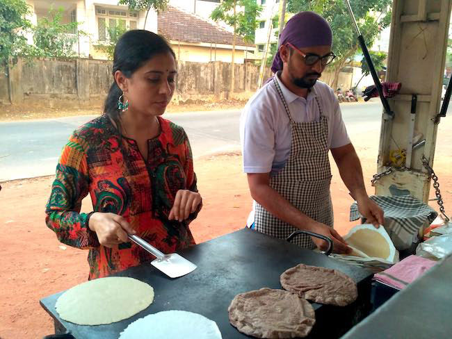 Halli Mane Rotties : স্বামী ছেড়ে যাওয়ার পর, গাড়িতে করে খাবার বিক্রির ব্যবসা শুরু করে প্রতিদিন ১০০০০ টাকা আয় করেন শিল্পা - West Bengal News 24
