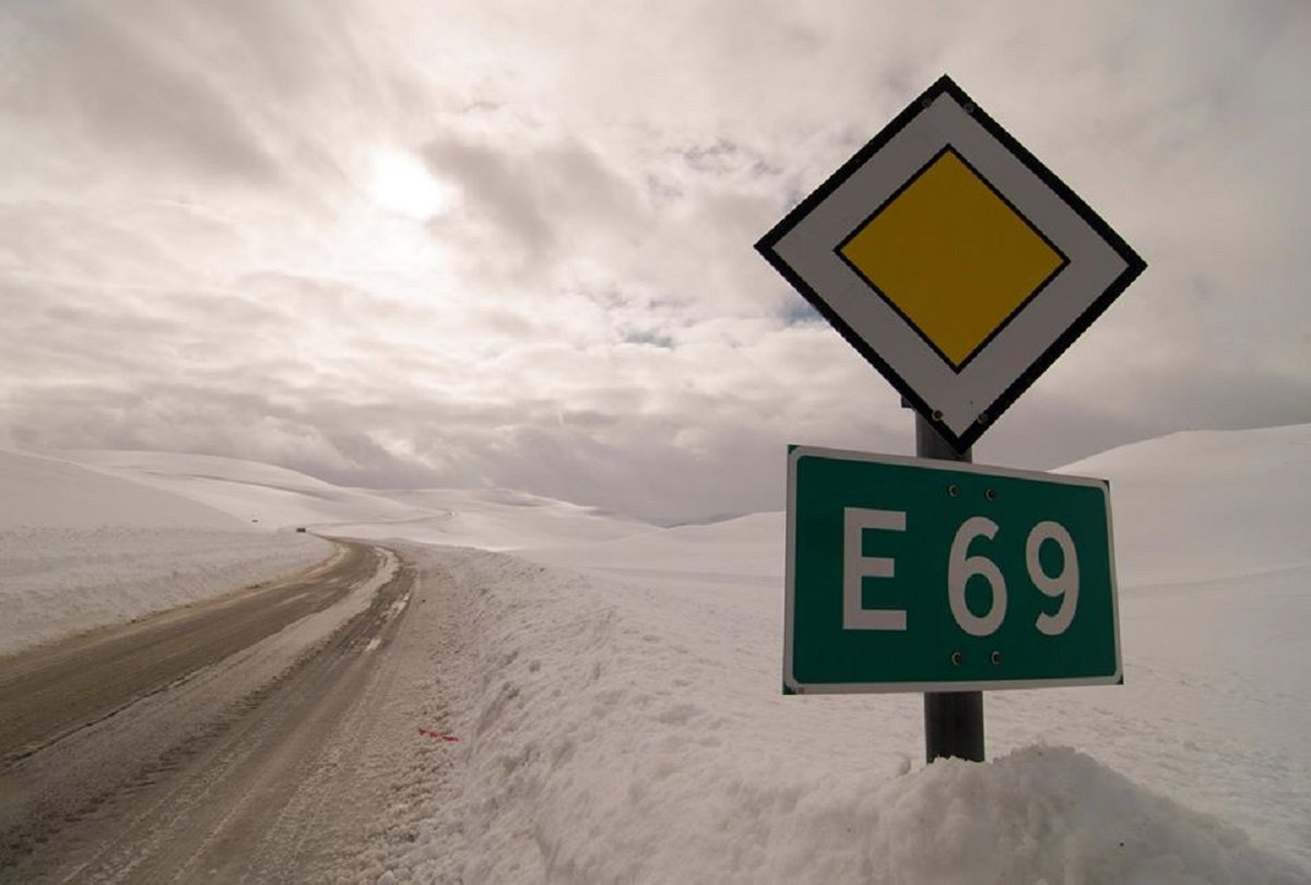 Last Road Of The World E 69 Highway In North Pole : পৃথিবীর শেষ রাস্তা, একা যাওয়া নিষেধ! - West Bengal News 24
