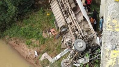 Jharkhand bus Accident : সেতুর রেলিং ভেঙে নদীতে পড়ল বাস, মৃত ৭ - West Bengal News 24