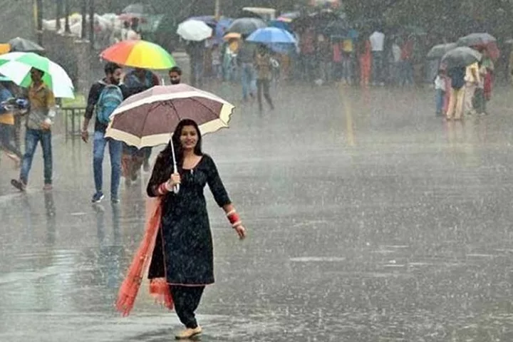 West Bengal Weather Update : ডায়মন্ড হারবারের উপর সক্রিয় মৌসুমী রেখা, সকাল থেকেই শুধু বৃষ্টিপাত, চলবে আগামী কয়েক দিন - West Bengal News 24