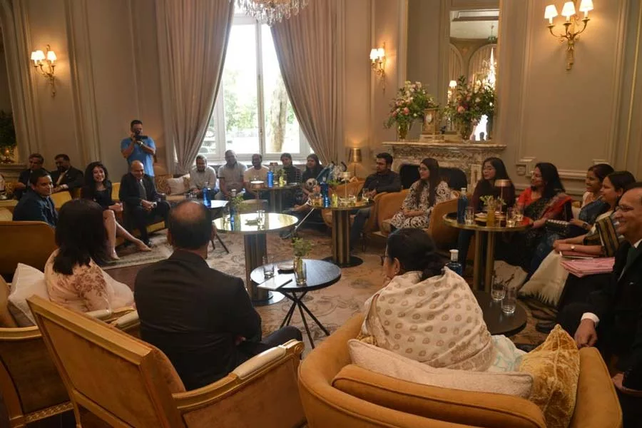 Mamata Banerjee : স্পেন সফরে প্রবাসী বাঙালিদের সঙ্গে সাক্ষাৎ মুখ্যমন্ত্রী মমতা বন্দ্যোপাধ্যায়ের - West Bengal News 24