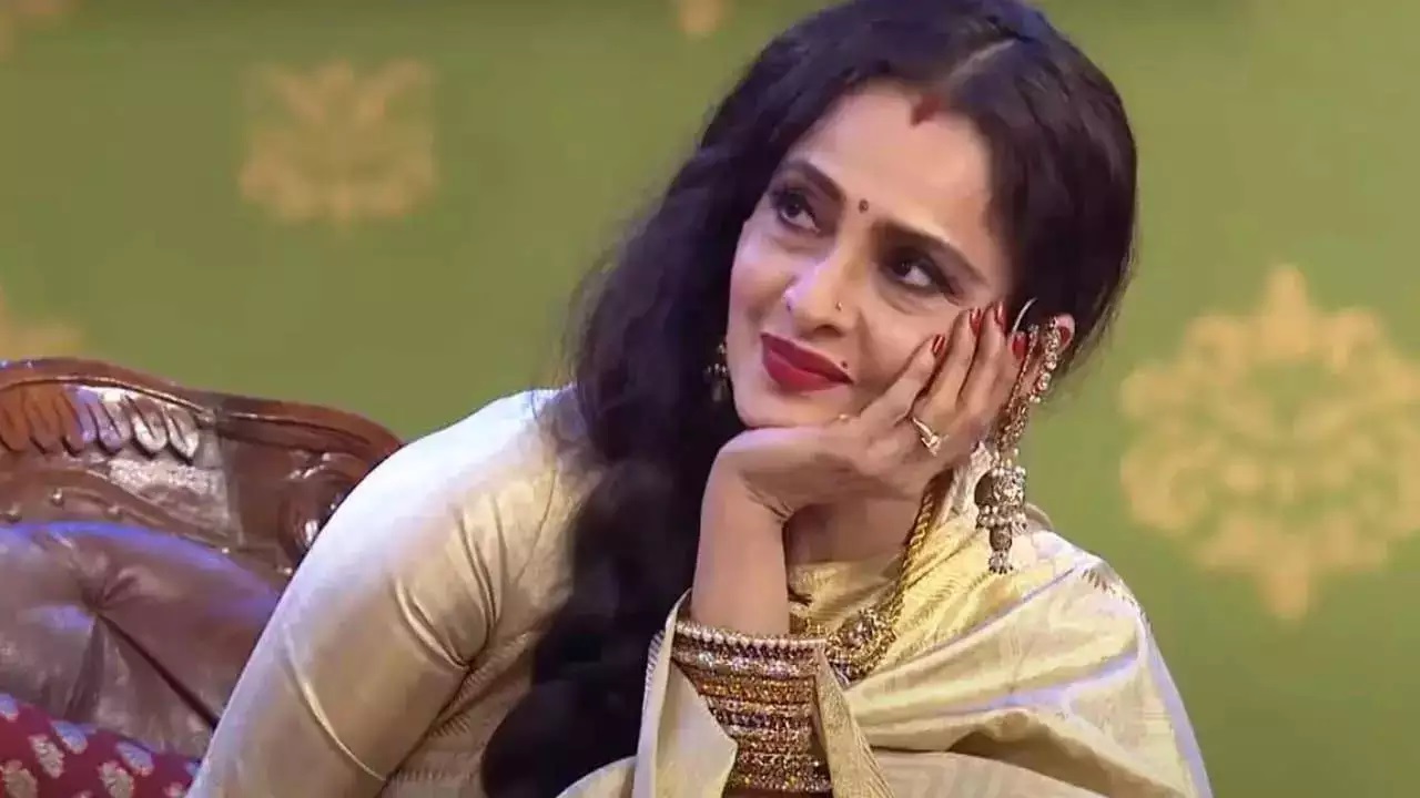 এক মিনিটের জন্য ৮ কোটি নিয়েছিলেন রেখা! - West Bengal News 24 এক মিনিটের জন্য ৮ কোটি নিয়েছিলেন রেখা! - West Bengal News 24