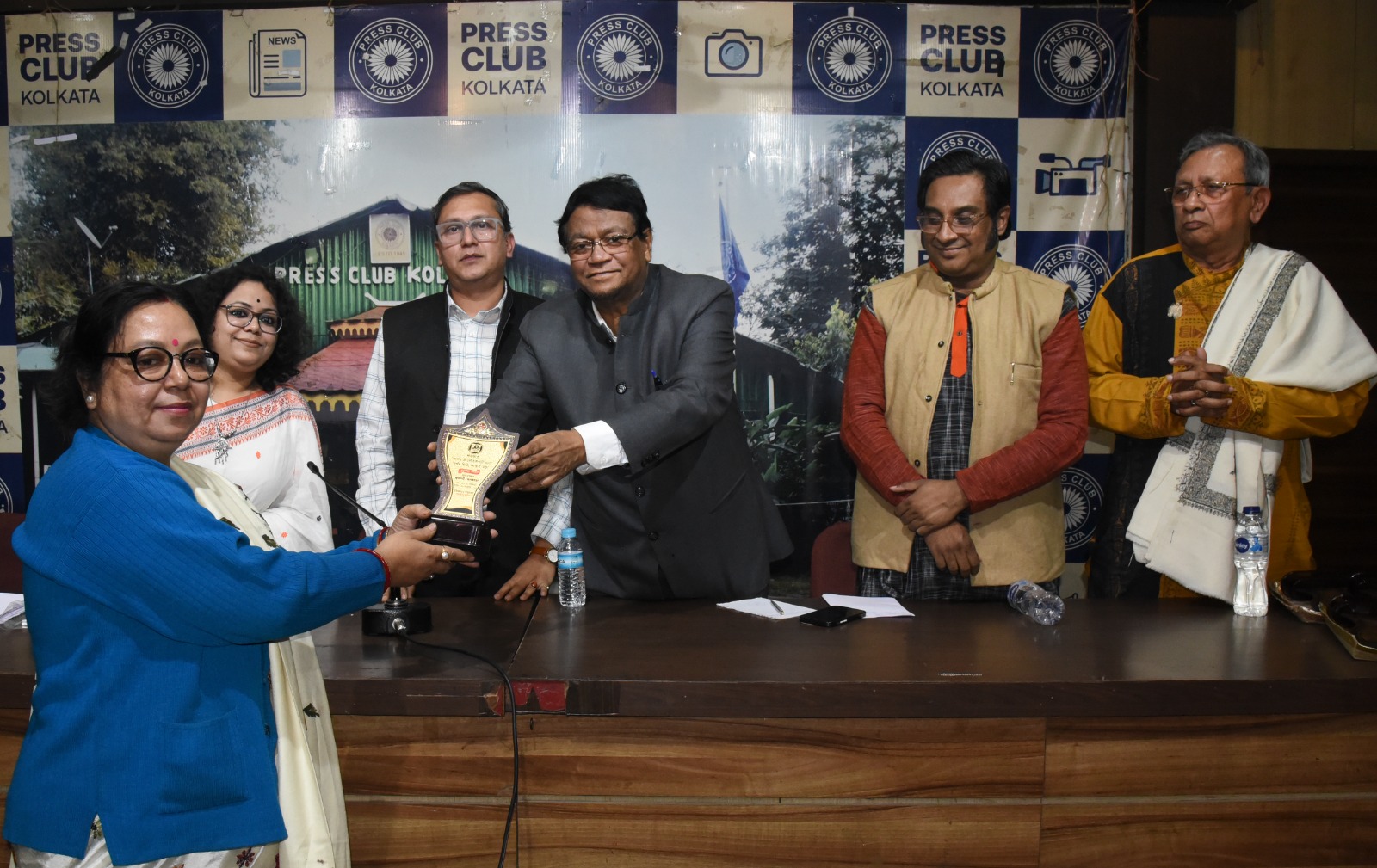 কলকাতা প্রেস ক্লাবে ছায়ানট (কলকাতা) – এর শতকণ্ঠে ‘কারার ঐ লৌহ-কপাট’ এবং ‘দুর্গম গিরি, কান্তার-মরু’ – এর সাংবাদিক সম্মেলন - West Bengal News 24