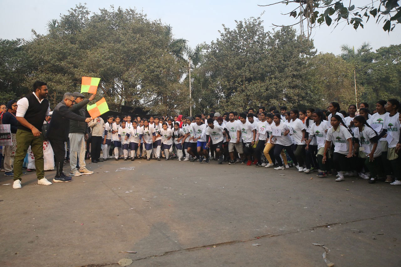 সরকারি স্কুলের শিক্ষার্থীদের নিয়ে ম্যারাথন, আয়োজনে সুপার শক্তি ফাউন্ডেশন এবং শ্রীজাক সোসাইটি ফর হিউম্যান ডেভেলপমেন্ট - West Bengal News 24 সরকারি স্কুলের শিক্ষার্থীদের নিয়ে ম্যারাথন, আয়োজনে সুপার শক্তি ফাউন্ডেশন এবং শ্রীজাক সোসাইটি ফর হিউম্যান ডেভেলপমেন্ট - West Bengal News 24