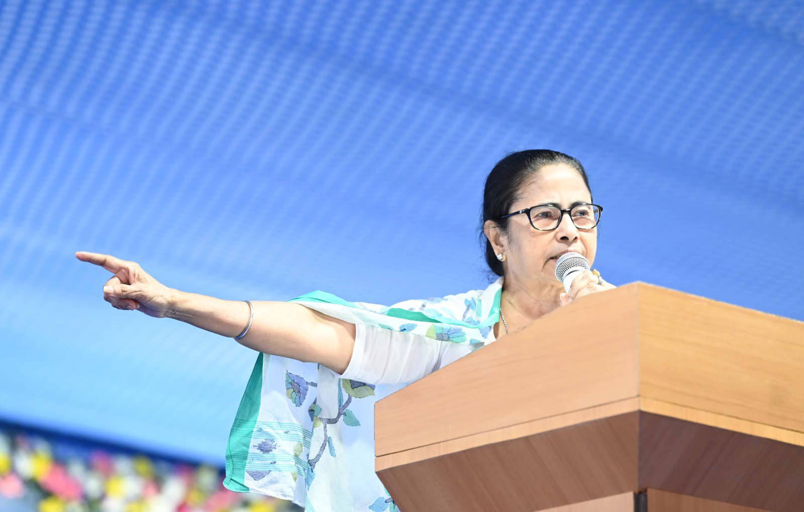 Mamata Banerjee : জেলা সফর শুরু মুখ্যমন্ত্রীর – আরামবাগের মঞ্চ থেকে বিশেষ কোন বার্তা ? রাজনৈতিক মহলে জল্পনা - West Bengal News 24