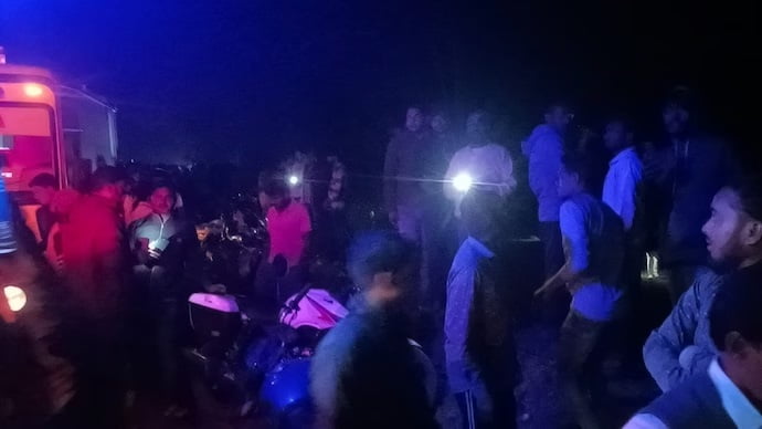 Jharkhand Train Accident : আগুন লাগার খবরে লাফিয়ে পড়ে অন্য ট্রেনে কাটা পড়লেন যাত্রীরা - West Bengal News 24