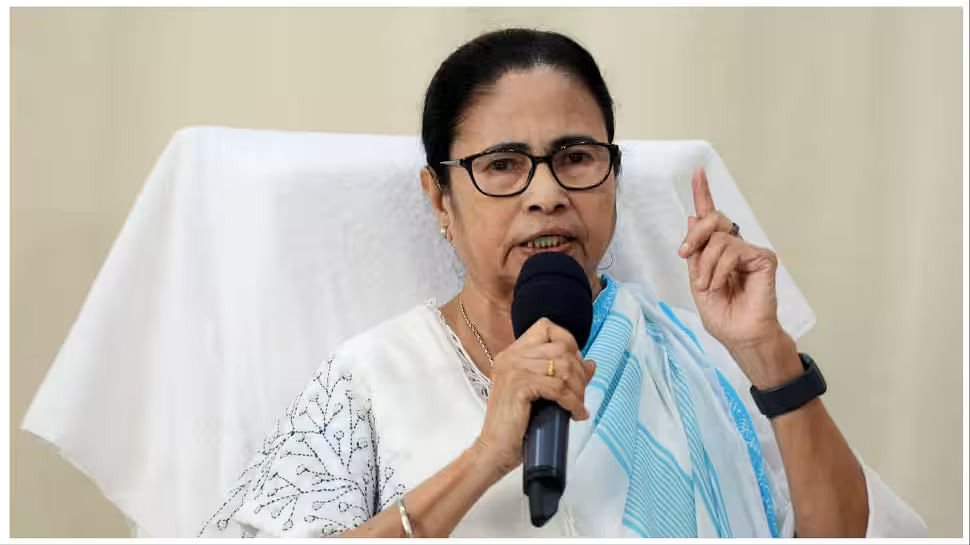 কিছু অফিসার কাজ করেন না – নবান্নে বৈঠকে রেগে আগুন মুখ্যমন্ত্রী - West Bengal News 24