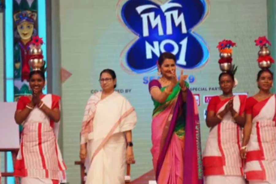 রচনার দিদি নং ১’র মঞ্চে বাংলার দিদি ‘মমতা’ – ডুমুরজলায় বুধবারই এপিসোডের শুটিং - West Bengal News 24