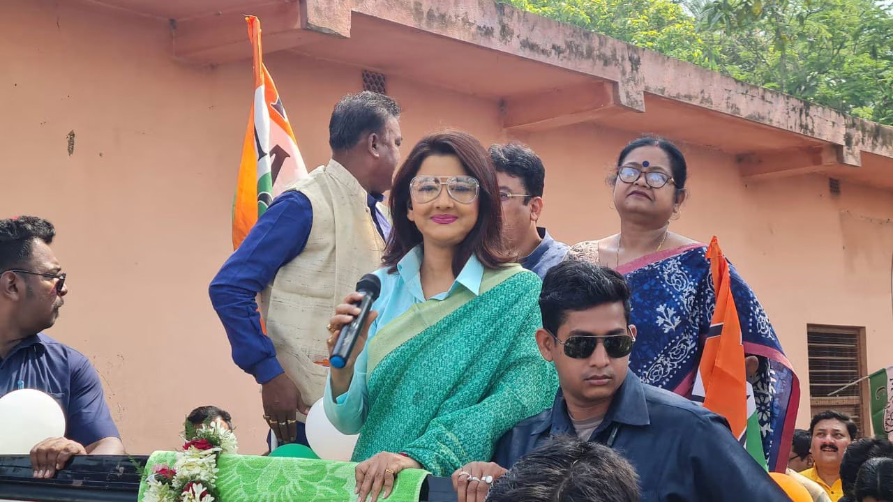 Rachna Banerjee : “রাজনীতির বক্তৃতা নয়, গোটা পাঁচ বছরই দেখা মিলবে” – ভোটপ্রচারে দাবি রচনার - West Bengal News 24