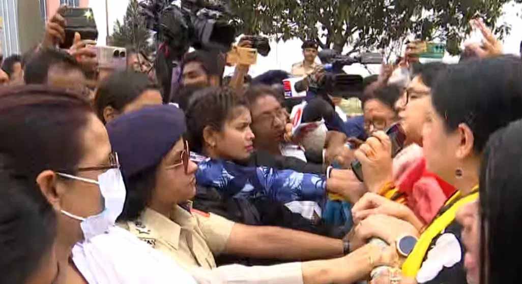 Sandeshkhali News : ফের উত্তপ্ত পরিস্থিতি, সন্দেশখালি যাওয়ার পথে বিজেপি মহিলা মোর্চা পুলিশি বাধা - West Bengal News 24