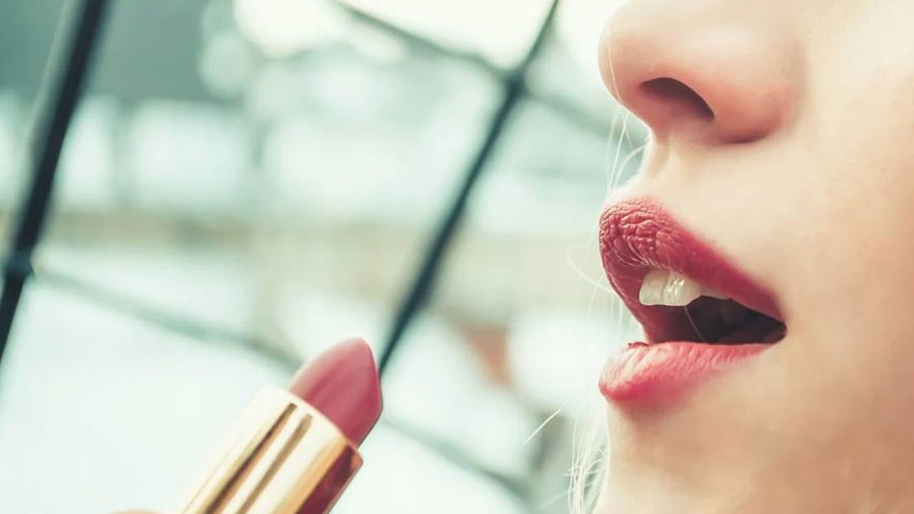 World's Oldest Lipstick : খোঁজ মিললো বিশ্বের সবচেয়ে পুরনো লিপস্টিকের - West Bengal News 24