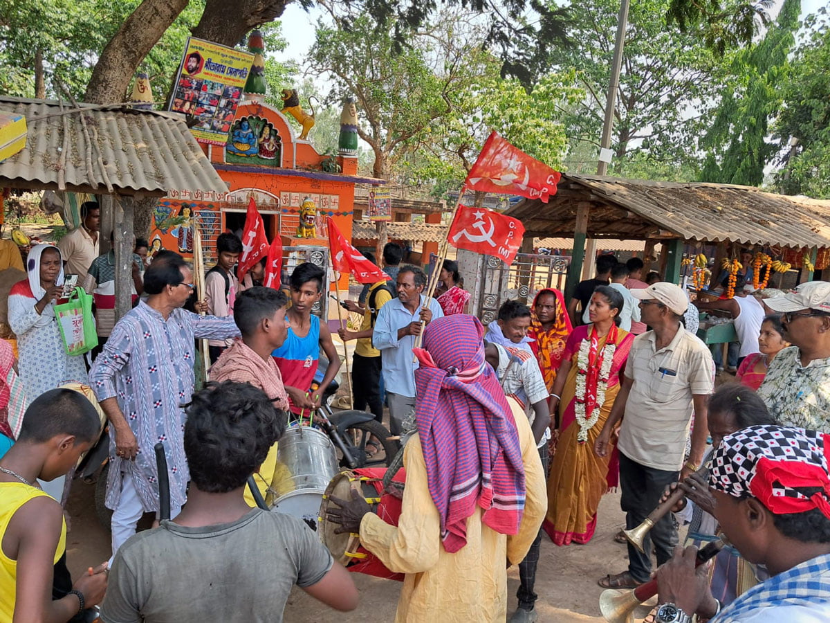 গুপ্তমণি মন্দিরে পুজো দিলেন সিপিএম প্রার্থী, কটাক্ষ তৃণমূল-বিজেপির - West Bengal News 24