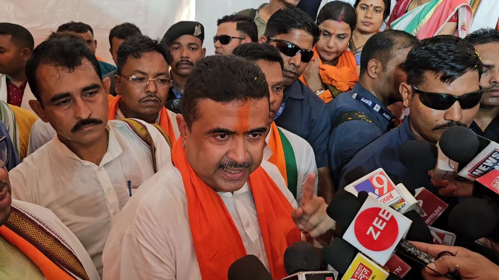 Suvendu Adhikari : সন্দেশখালিতে অস্ত্র ঢুকিয়েছে পুলিশ, দাবি শুভেন্দুর - West Bengal News 24