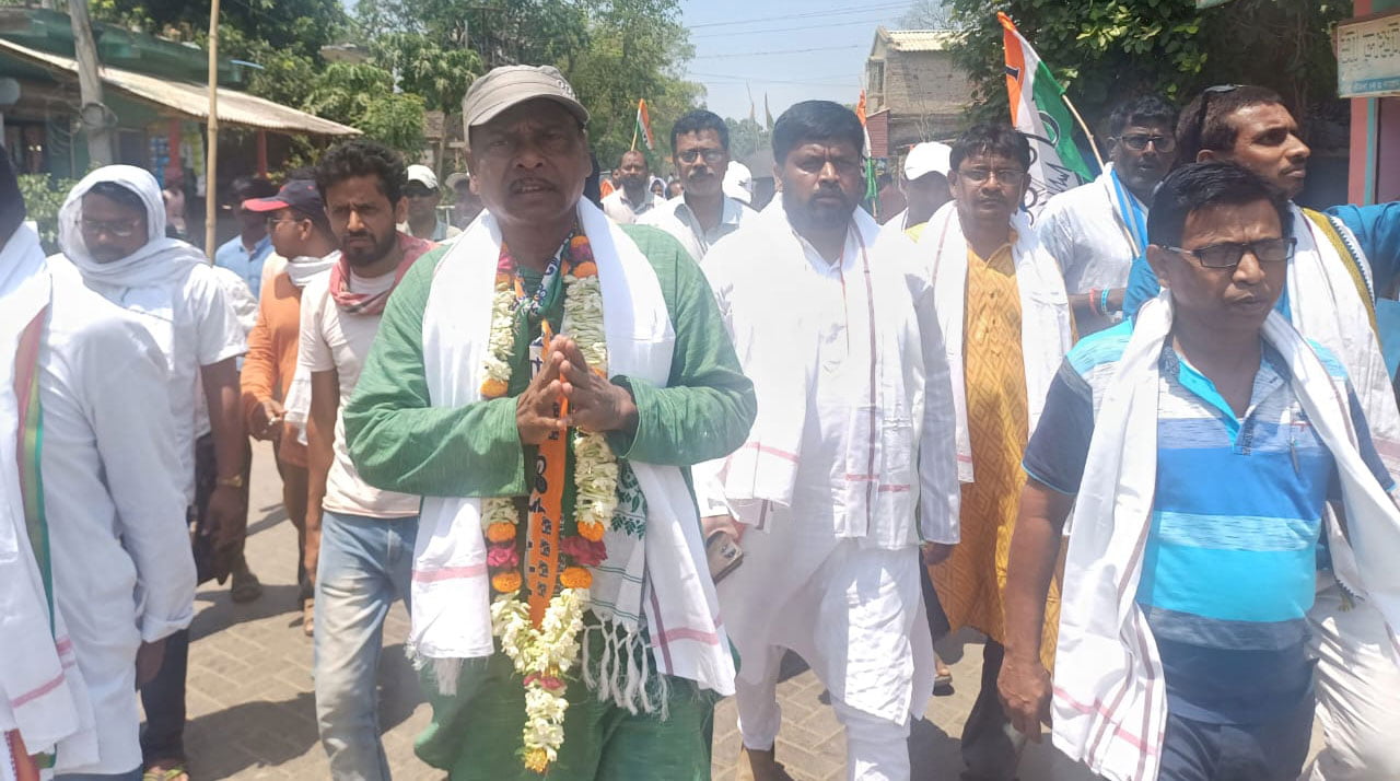 প্রচারে গিয়ে দলীয় পর্যবেক্ষক অজিত মাহাতোকে পাশে নিয়ে তৃণমূল প্রার্থীর প্রতিশ্রুতি, কংসাবতীর উপর সেতু হবে - West Bengal News 24