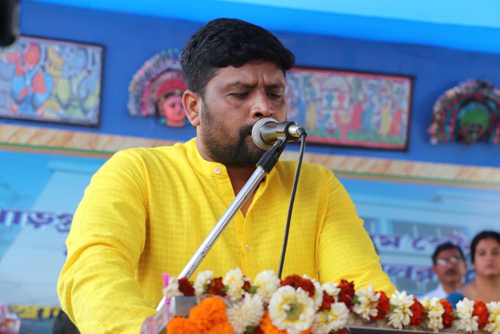 ঝাড়গ্রামে প্রার্থীকে জেতাতে শাসকদলের ‘সৈনিক-সেনাপতি’ অজিত - West Bengal News 24