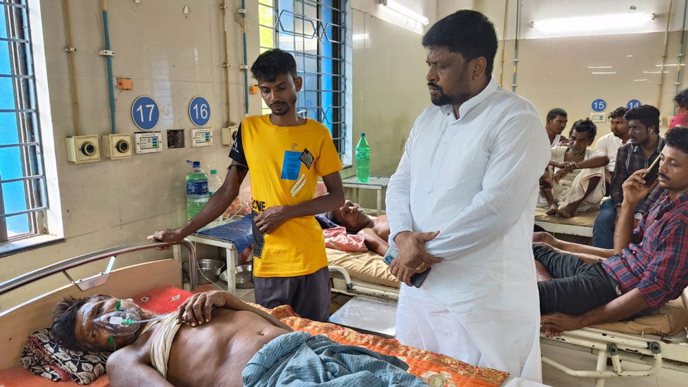 হাতির হামলায় জখমের পাশে থাকার আশ্বাস তৃণমূল নেতার - West Bengal News 24