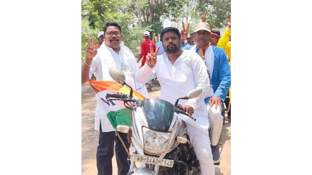 নেতার বাইকে সওয়ার হয়ে ১২০ কিমি পথে প্রচার তৃণমূল প্রার্থীর - West Bengal News 24