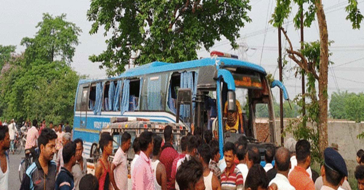 Bus Accident : চাকুলিয়ায় মর্মান্তিক বাস দুর্ঘটনায় মৃত ২, আহত ৪ বাংলাদেশী সহ ১৩ জন - West Bengal News 24