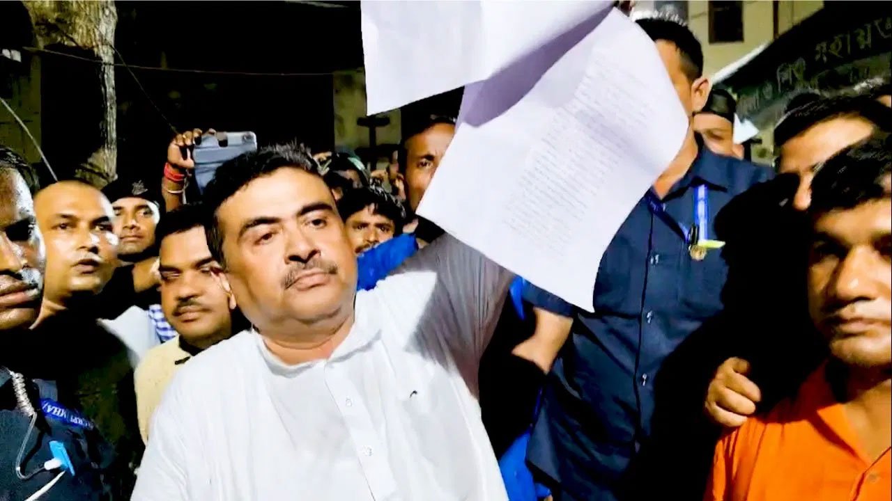 কোলাঘাটে শুভেন্দু অধিকারীর রেষ্ট রুমে পুলিশি হানা, প্রতিবাদে কোলাঘাট থানা অবরোধ বিরোধী দলনেতার - West Bengal News 24