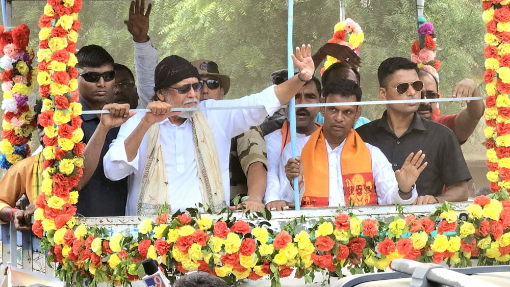 ঝাড়গ্রামের বিজেপি প্রার্থীর সমর্থনে মহাগুরু মিঠুনের রোড শো ও সভা - West Bengal News 24