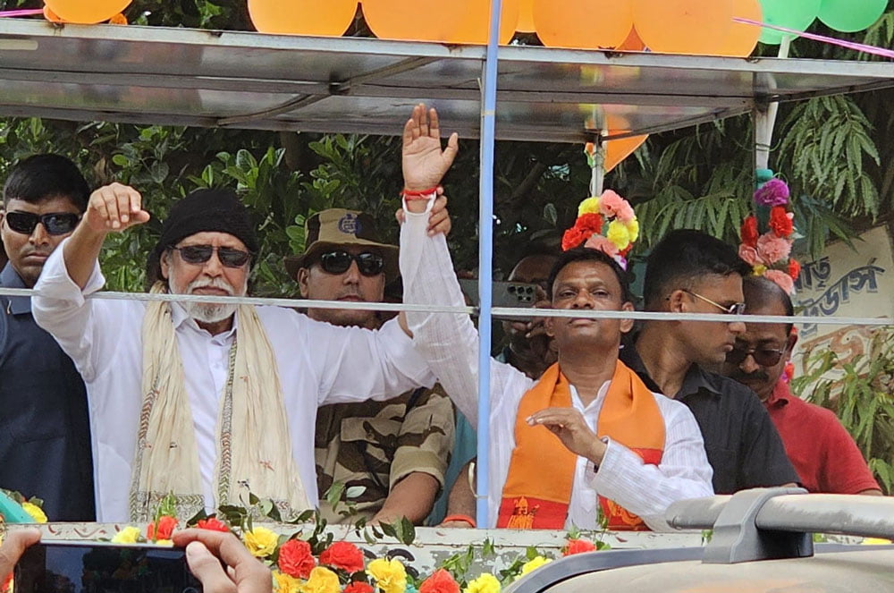 ঝাড়গ্রামের বিজেপি প্রার্থীর সমর্থনে মহাগুরু মিঠুনের রোড শো ও সভা - West Bengal News 24