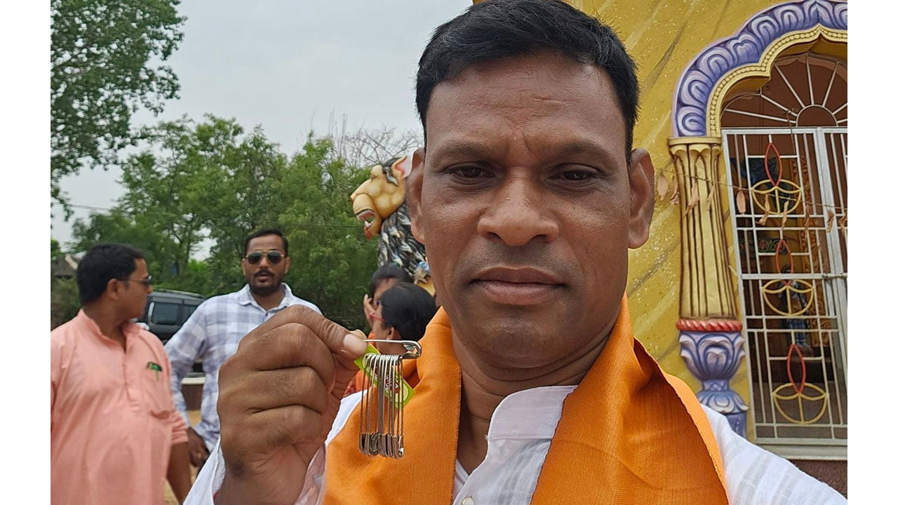 চটি ছেঁড়া নিয়ে কটাক্ষ করে বিজেপি প্রার্থীর পোস্ট, ক্ষোভ তৃণমূলের - West Bengal News 24