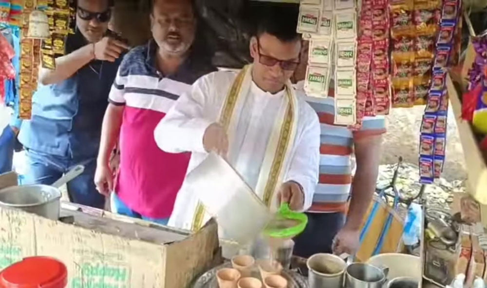 জনসংযোগ প্রচারে চা বানালেন ঝাড়গ্রামের পদ্মপ্রার্থী প্রণত টুডু - West Bengal News 24