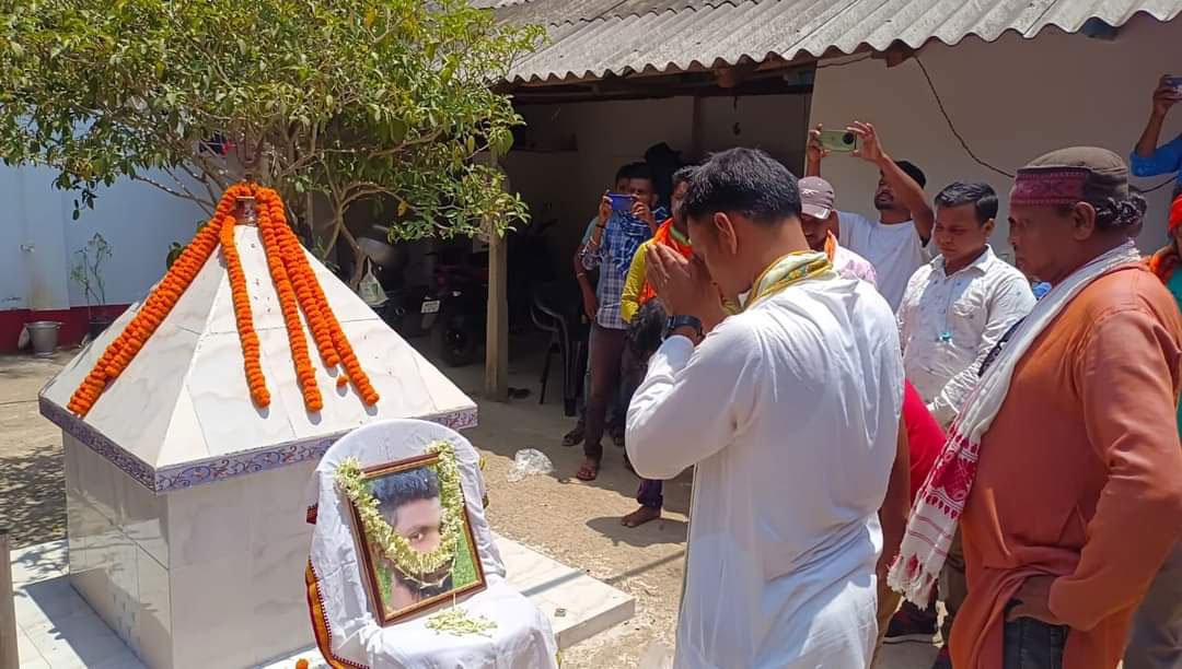 ভোট সন্ত্রাসে শহিদ নেতার বাড়িতে বিজেপি প্রার্থী, দিলেন পাশে থাকার আশ্বাস - West Bengal News 24