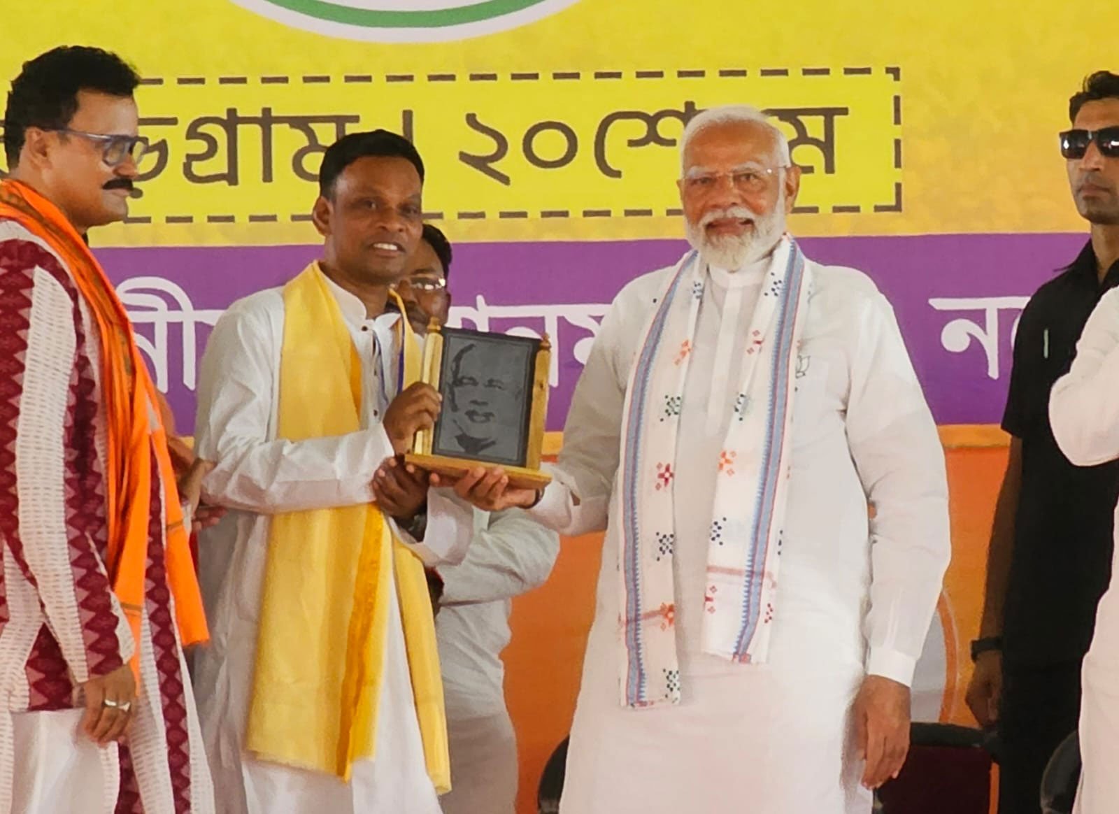 Narendra Modi : আদিবাসী বিরোধী তৃণমূলকে ভোট নয়, ঝাড়গ্রামের সভায় বললেন মোদী - West Bengal News 24