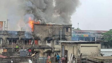 Silchar Fire : শিলচরে ভয়াবহ অগ্নিকাণ্ডের ঘটনা, প্রাণ বাঁচাতে ৪ তলা বিল্ডিং থেকে লাফ দিয়ে আহত ছাত্রী - West Bengal News 24