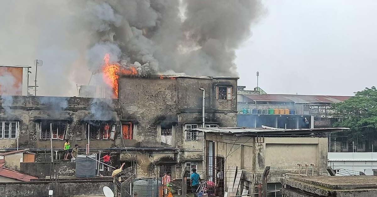 Silchar Fire : শিলচরে ভয়াবহ অগ্নিকাণ্ডের ঘটনা, প্রাণ বাঁচাতে ৪ তলা বিল্ডিং থেকে লাফ দিয়ে আহত ছাত্রী - West Bengal News 24