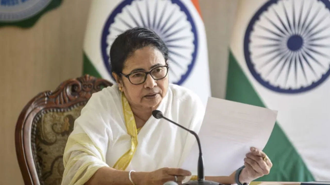 বাংলার জল বিক্রি করে দিচ্ছে মোদী সরকার? তিস্তা প্রসঙ্গে কেন্দ্রকে কড়া আক্রমণ মমতার - West Bengal News 24