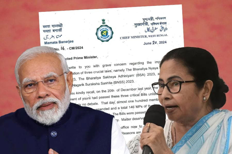 “পুনঃ বিবেচনা করুন – নৈতিকতা ও বাস্তবতা মানুন”- দণ্ড সংহিতা নিয়ে মোদীকে চিঠি দিলেন মমতা - West Bengal News 24