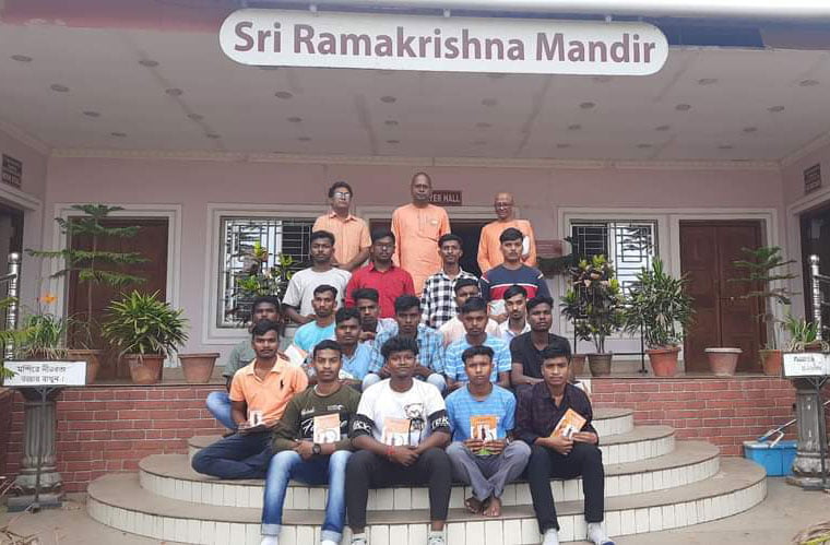 মারুতি সুজুকি ইন্ডিয়ার অটোমোটিভ ম্যানুফ্যাকচারিং ডিপ্লোমা কোর্সে শিক্ষানবিশের সুযোগ পেলেন ঝাড়গ্রাম একলব্য স্কুলের ১৮ আদিবাসী ছাত্র - West Bengal News 24 মারুতি সুজুকি ইন্ডিয়ার অটোমোটিভ ম্যানুফ্যাকচারিং ডিপ্লোমা কোর্সে শিক্ষানবিশের সুযোগ পেলেন ঝাড়গ্রাম একলব্য স্কুলের ১৮ আদিবাসী ছাত্র - West Bengal News 24