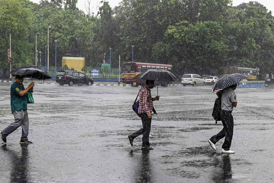 বঙ্গোপসাগরে উঁকি দিচ্ছে নিম্নচাপ, সপ্তাহান্তে ভারী বৃষ্টির পূর্বাভাস, কেমন থাকবে জেলার আবহাওয়া - West Bengal News 24