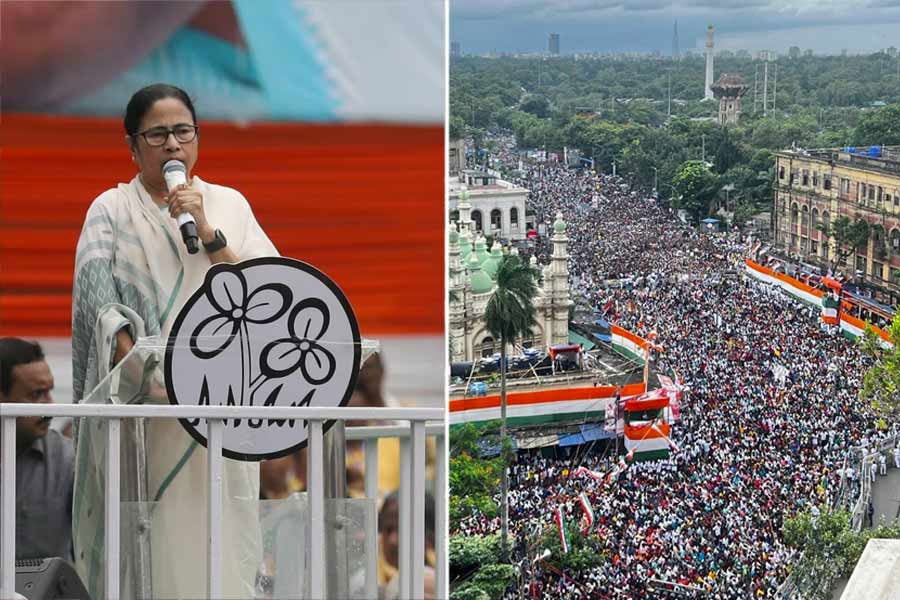 বাংলাদেশের অসহায় মানুষদের আশ্রয় দেবেন মমতা বন্দ্যোপাধ্যায়? ২১ জুলাইয়ের মঞ্চে কী বার্তা দিলেন তৃণমূল নেত্রী? - West Bengal News 24