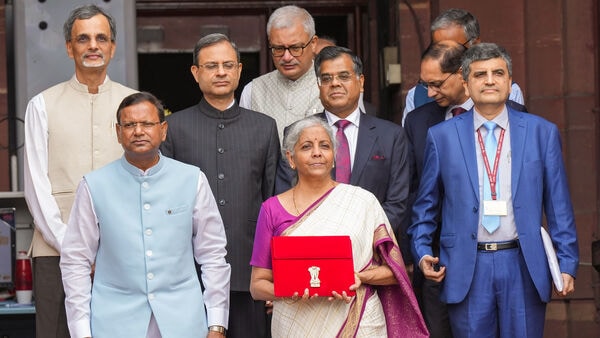 উচ্চ শিক্ষায় ১০ লাখ টাকা পর্যন্ত মিলবে লোন! দেওয়া হবে ই-ভাউচারও - West Bengal News 24