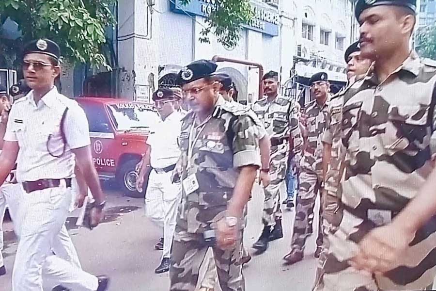 RG Kar পৌঁছলেন DIG (CISF), আজ থেকে হাসপাতালের নিরাপত্তায় আধাসেনা? - West Bengal News 24