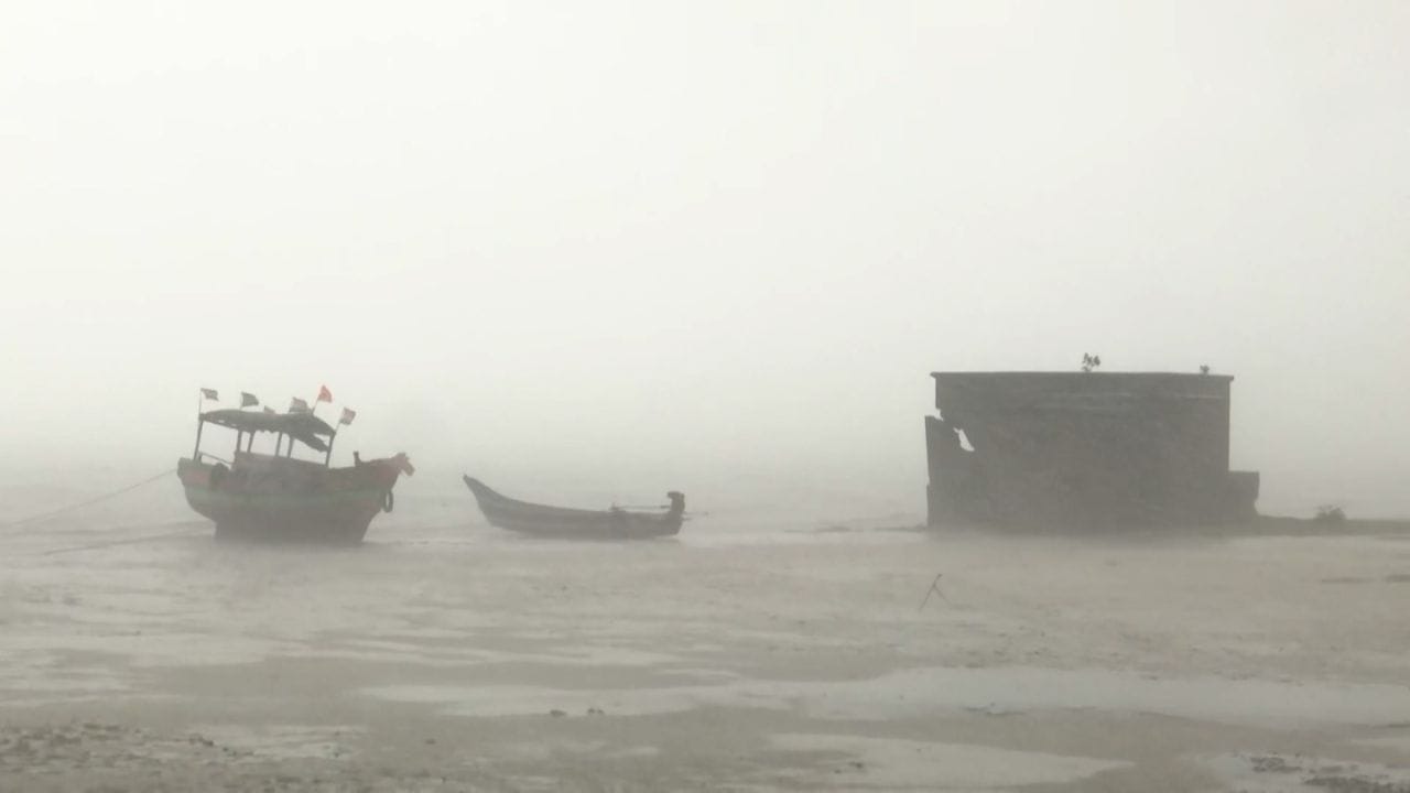 ভয়ঙ্কর ঝড়-বৃষ্টি , ‘দানা’ আসার আগেই তাণ্ডব শুরু ধামরায় - West Bengal News 24