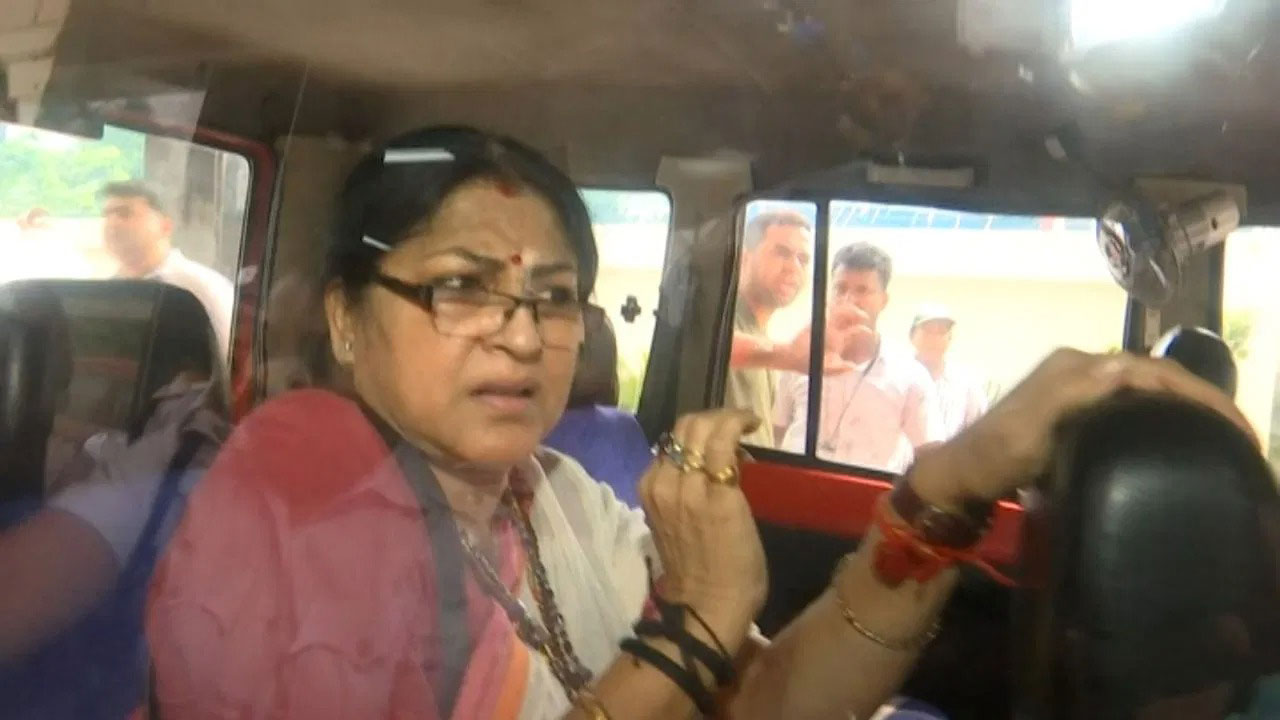 বাঁশদ্রোণীতে ছাত্র মৃত্যু, প্রতিবাদ জানাতে গিয়ে গ্রেপ্তার বিজেপি নেত্রী রূপা গঙ্গোপাধ্যায় - West Bengal News 24
