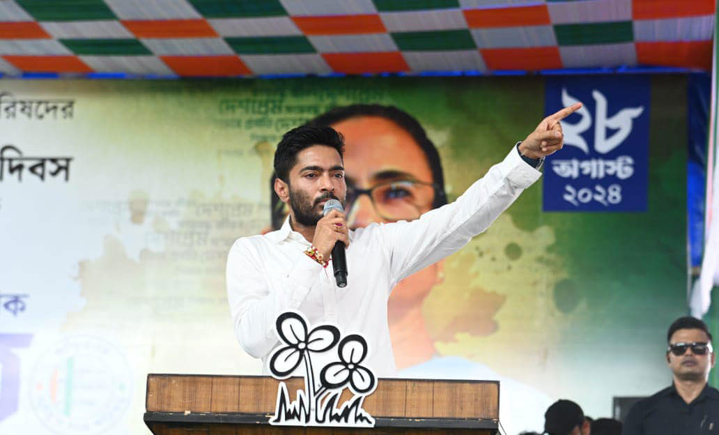 চোখের চিকিৎসা করিয়ে দেশে, উপনির্বাচন দিয়েই রাজনৈতিক ময়দানে অভিষেকের কামব্যাক ! - West Bengal News 24