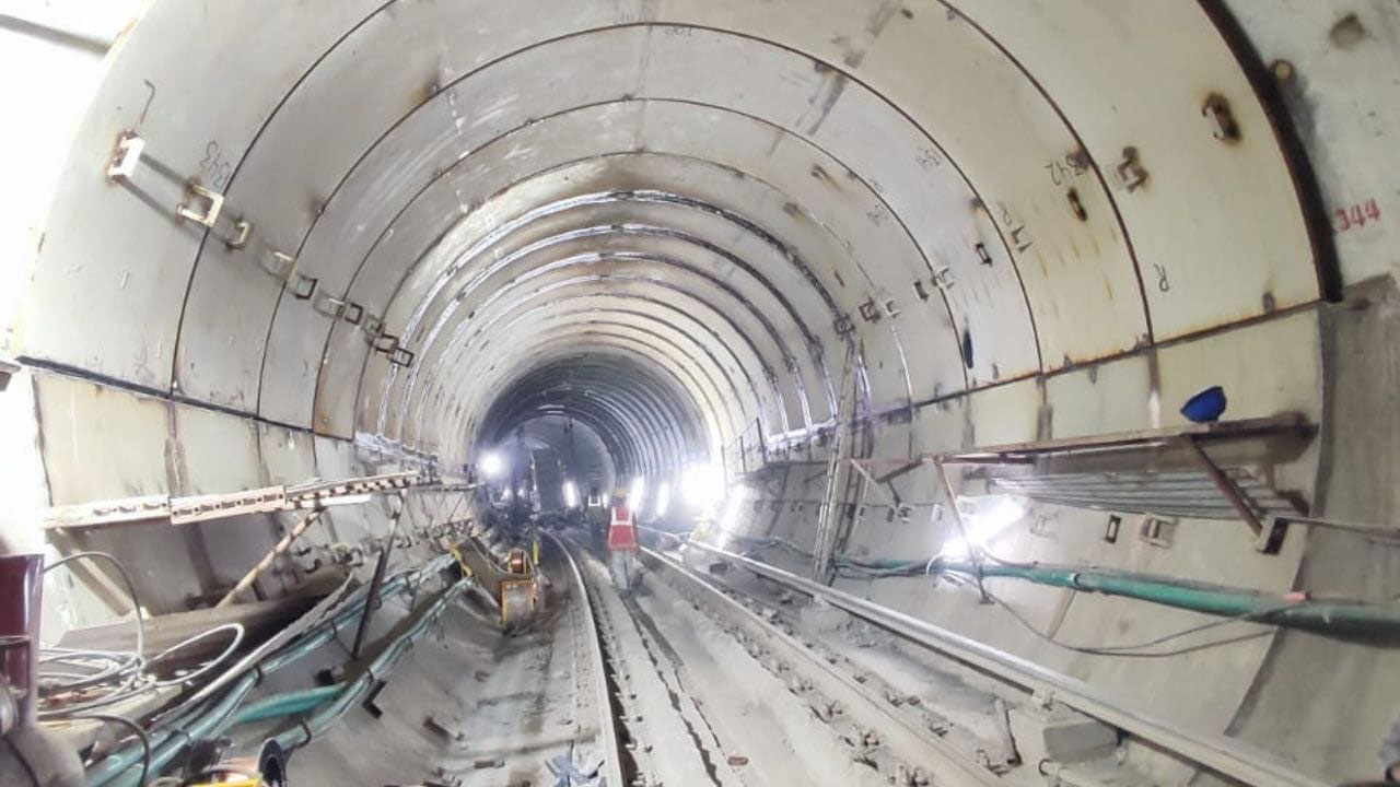 Kolkata Metro : সুড়ঙ্গের ভিতরে বড় বড় লোহার রিং, বৌবাজারে ঘটছে কি ? - West Bengal News 24
