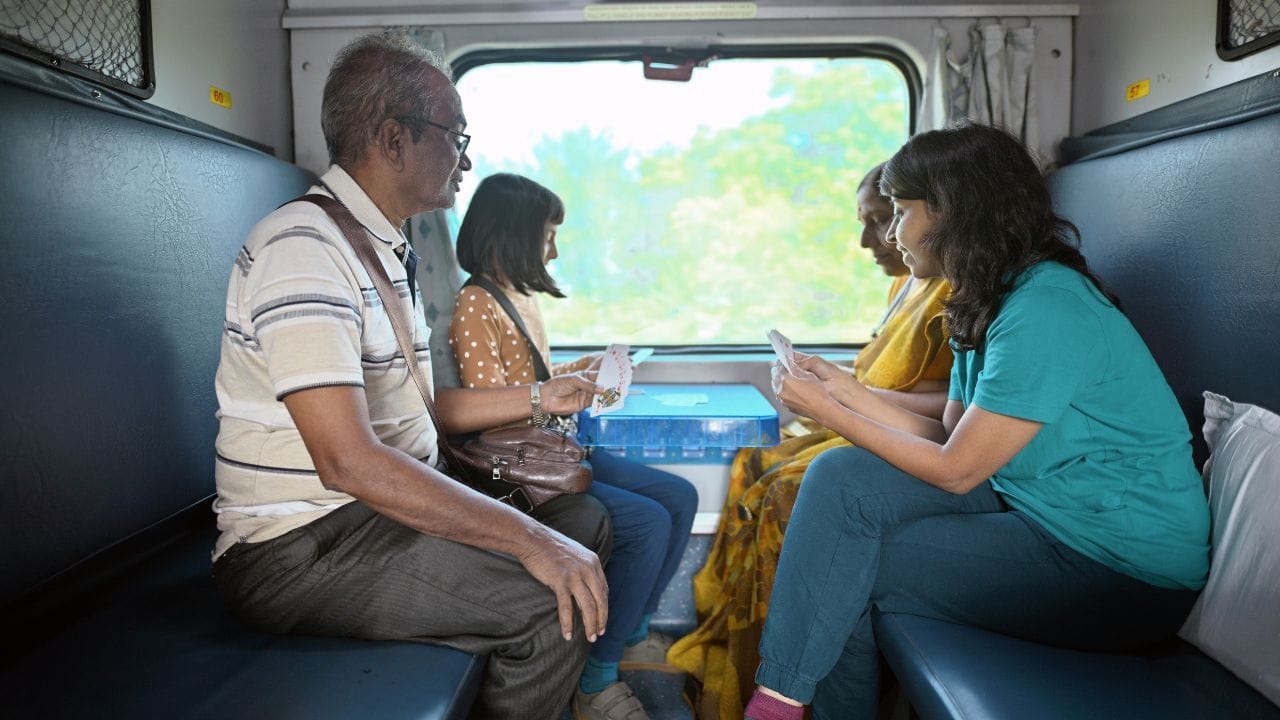 আপনার রিজার্ভ করা সিটে অন্য কেউ বসে! চিন্তা নেই ! টিটিই করবে খালি, করুন এই কাজ - West Bengal News 24 আপনার রিজার্ভ করা সিটে অন্য কেউ বসে! চিন্তা নেই ! টিটিই করবে খালি, করুন এই কাজ - West Bengal News 24