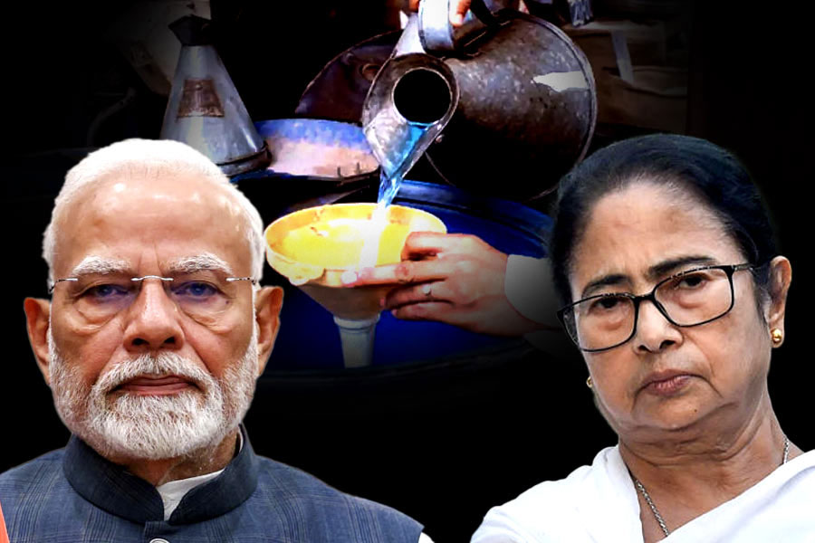 দেশের মধ্যে কেরোসিনের ৬৭% ব্যবহার পশ্চিমবঙ্গে – জ্বালানিতে ‘ভেজাল’ হিসাবে ব্যবহার – অপব্যবহারের অভিযোগ কেন্দ্রের - West Bengal News 24
