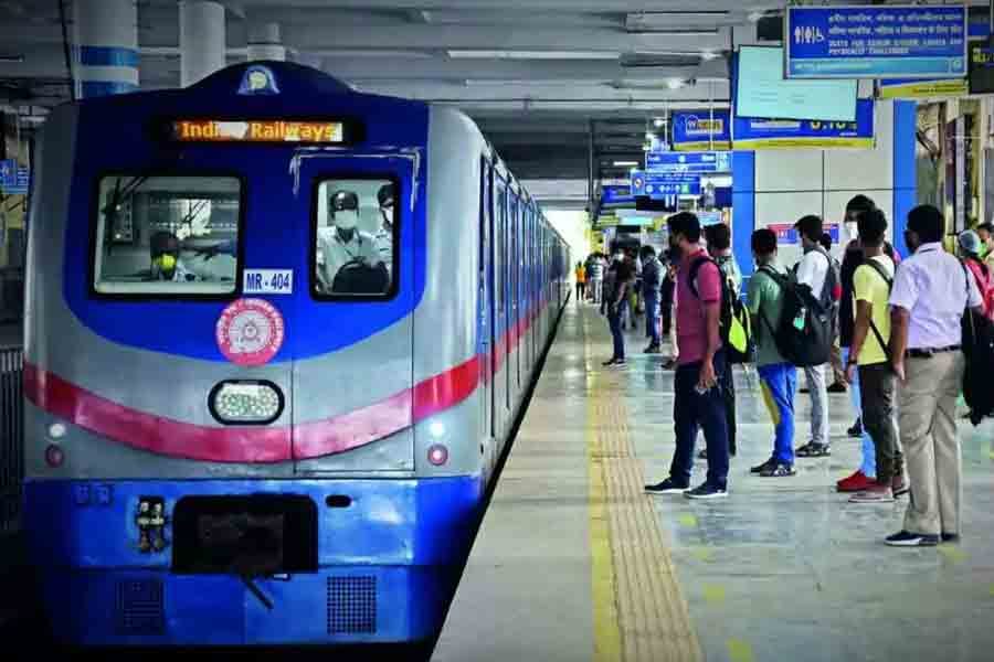 Kolkata Metro Schedule Change : কমছে মেট্রো, সোমবার থেকে হয়রানি বাড়বে নিত্যযাত্রীদের - West Bengal News 24