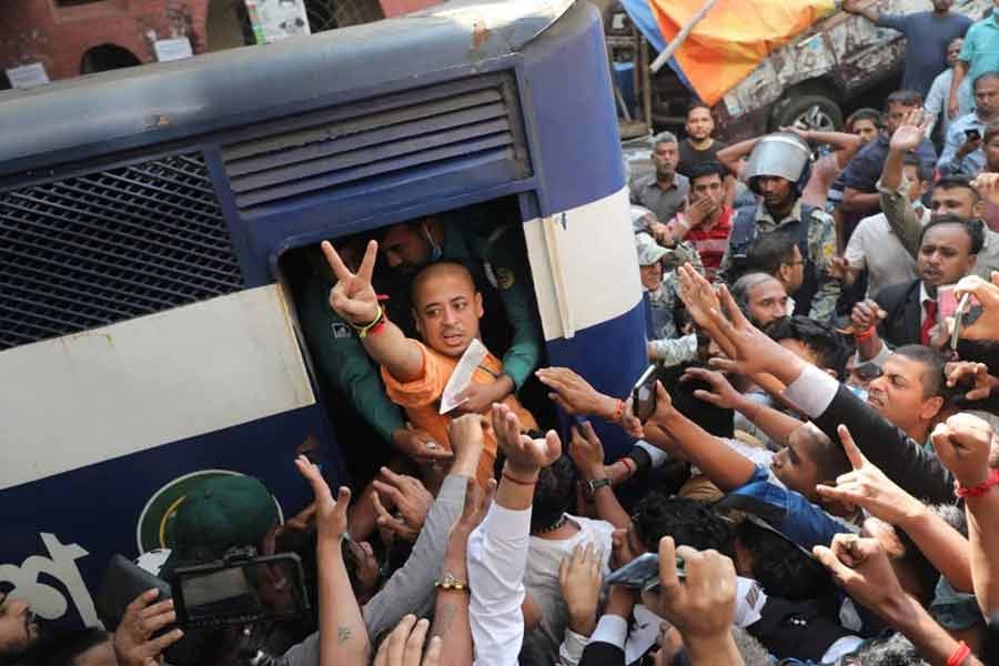 ‘সুবিচার করুন’ – চিন্ময় কৃষ্ণ দাসের জামিন খারিজ হওয়ায় ঢাকাকে কড়া বার্তা নয়াদিল্লীর - West Bengal News 24