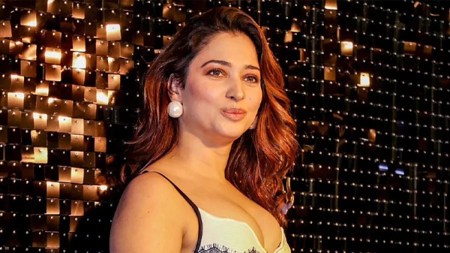 Tamannaah Bhatia : শর্ত ভেঙে চুমু তামান্নার, এরপর যা হলো… - West Bengal News 24