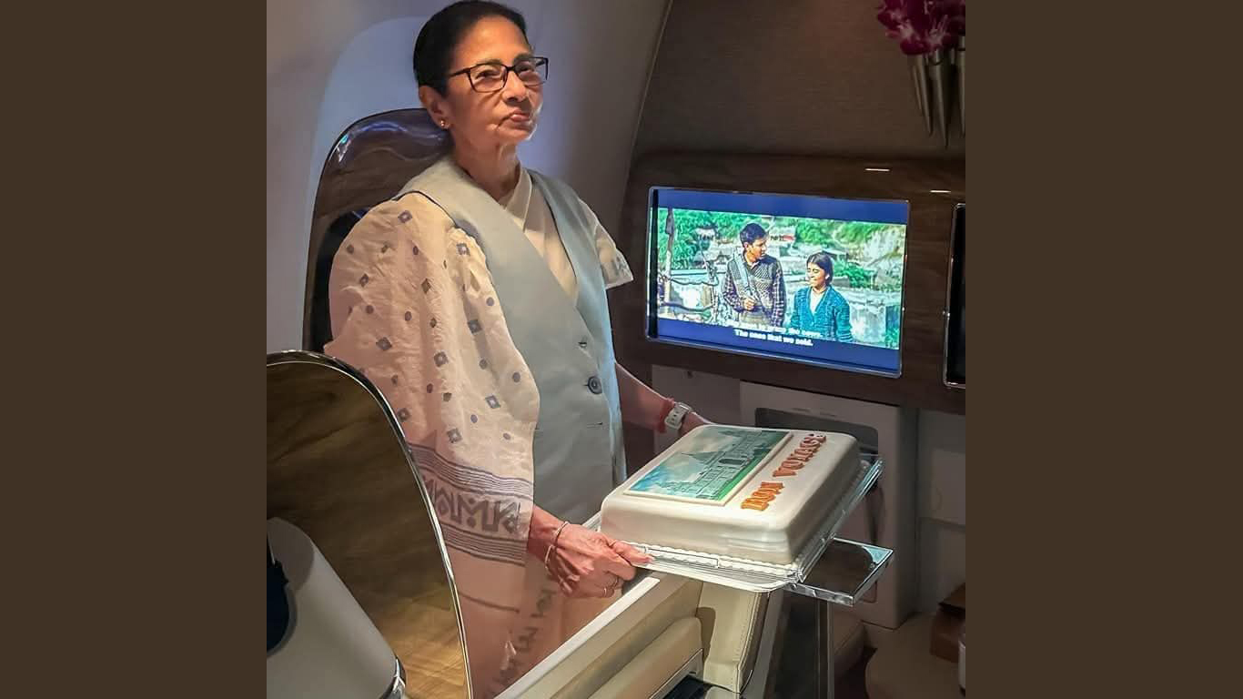 Mamata Banerjee : কনকনে ঠাণ্ডা, ৯ ডিগ্রি তাপমাত্রায় মুখ্যমন্ত্রীকে নিয়ে লন্ডনে অবতরণ বিমানের - West Bengal News 24